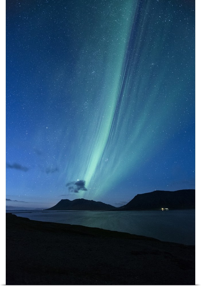Iceland, West Iceland, Snaefellsnes, Northern lights near Grundarfjordur.