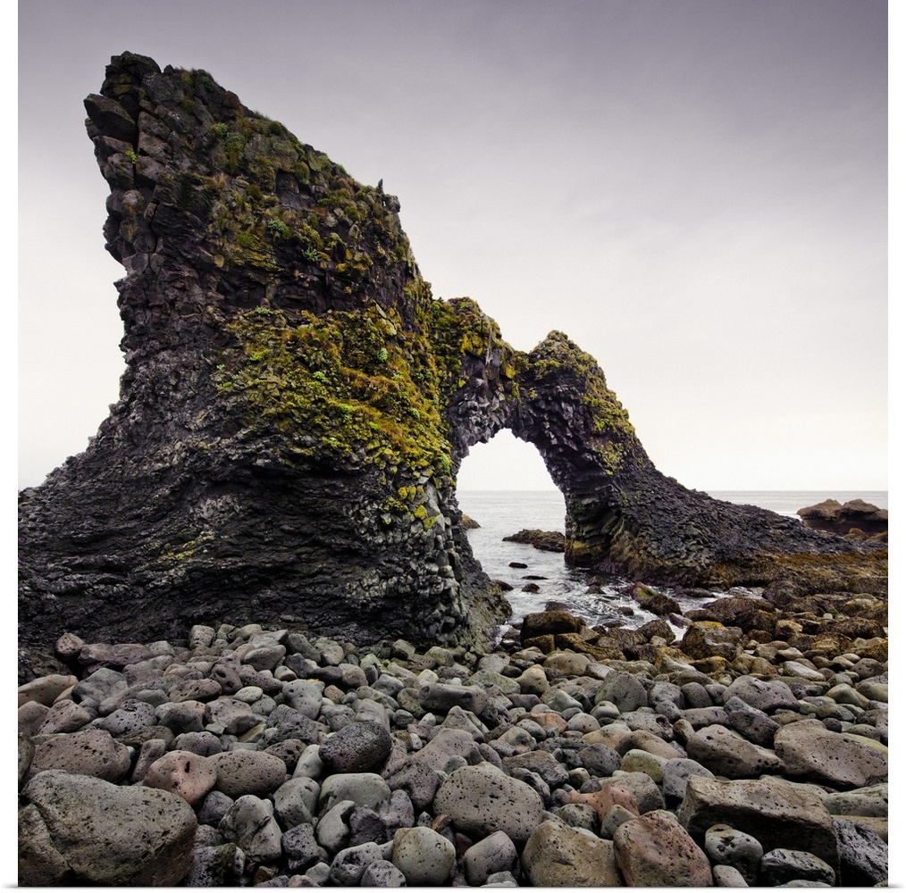Iceland, West Iceland, Snaefellsnes, Natural Rock arch at Arnastapi.