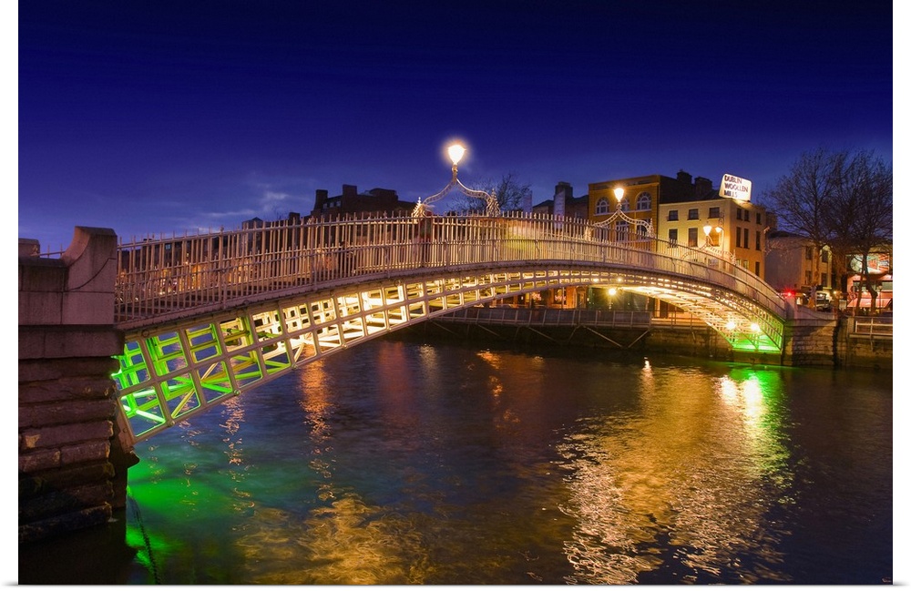 Ireland, Dublin, Half Penny bridge by night