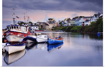 Ireland, Galway, Connemara, Roundstone, picturesque fishing harbour
