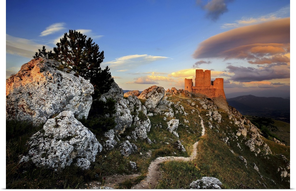Italy, Abruzzo, L'Aquila district, Gran Sasso National Park, Calascio, Rocca Calascio at sunset