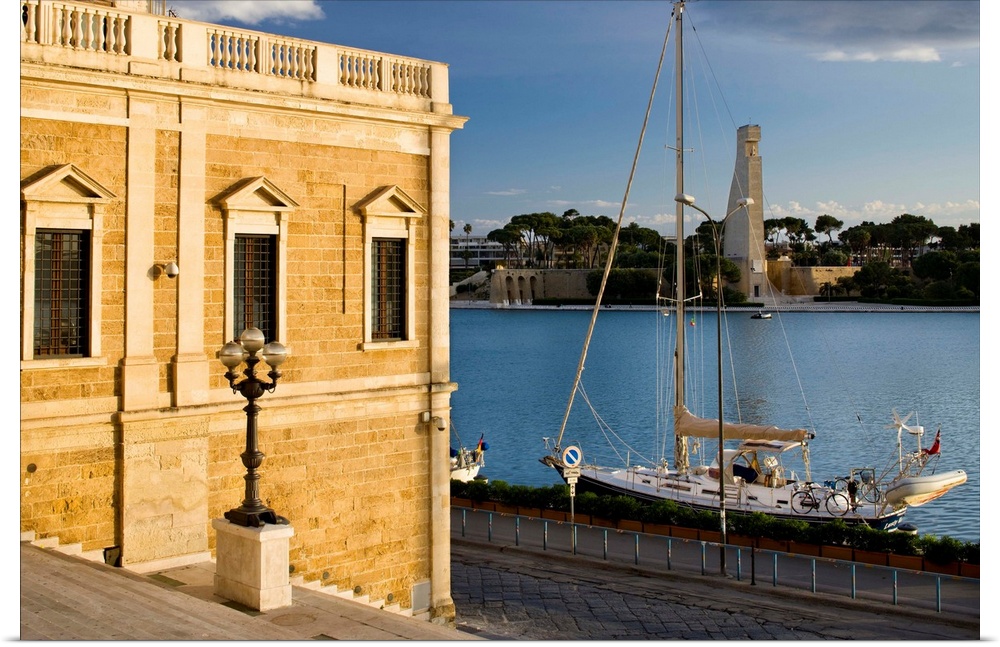Italy, Apulia, Mediterranean sea, Adriatic Coast, Brindisi, View of Sailor Monument from the Romans columns stairs