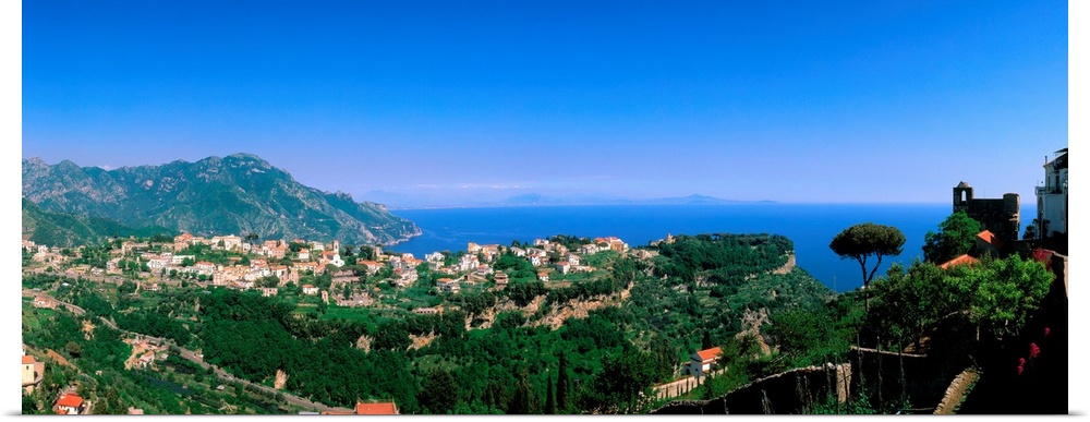 Italy, Campania, Amalfi Coast, Ravello, view over town and coast