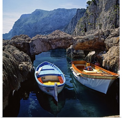 Italy, Campania, Capri, Faraglioni landing stage and beach