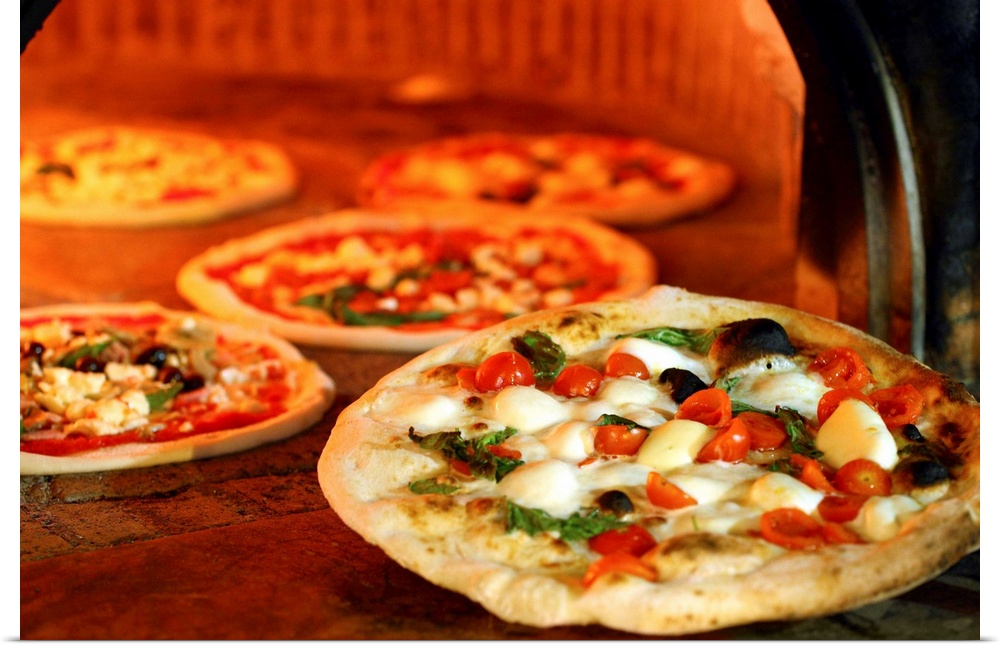 Italy, Campania, Mediterranean area, Avellino district, Irpinia, Avellino, Neapolitan Pizza cooked in wood oven