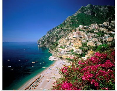 Italy, Campania, Positano, view over town and coast, Amalfi coast