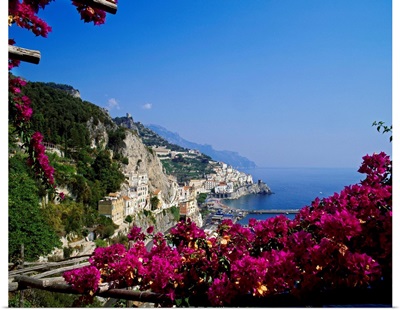 Italy, Campania, Tyrrhenian coast, Peninsula of Sorrento, Amalfi, View of the village