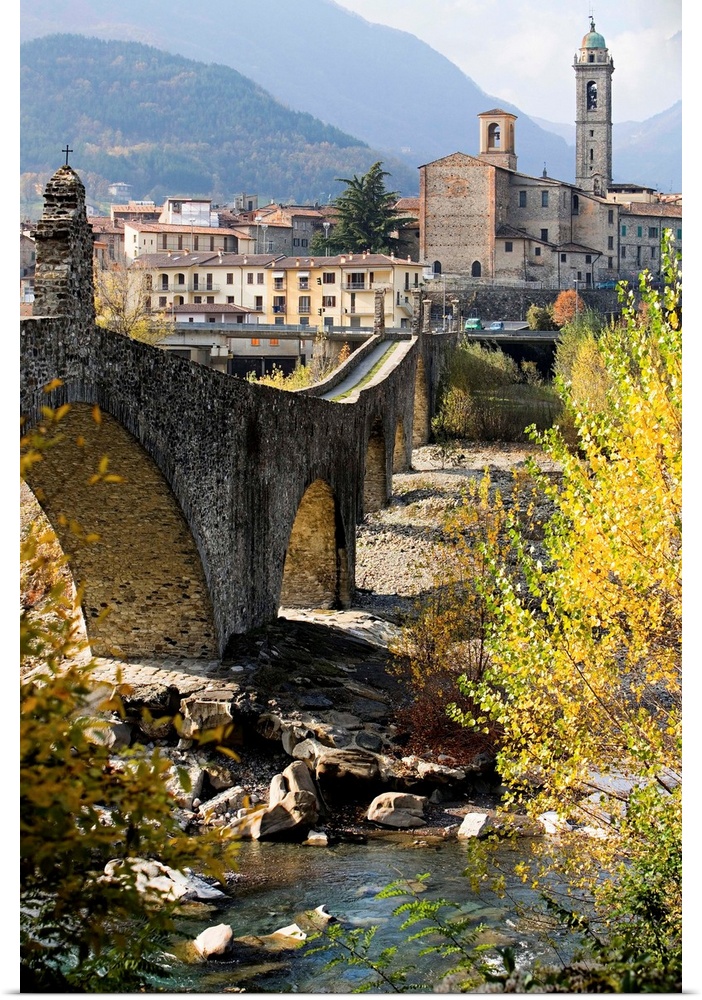 Italy, Italia, Emilia-Romagna, Bobbio town, Gobbo bridge on Trebbia river