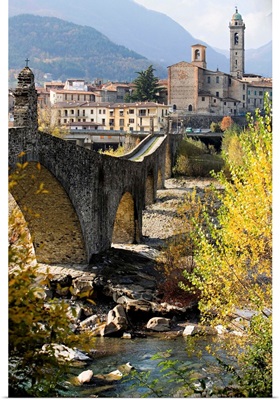 Italy, Emilia-Romagna, Bobbio town, Gobbo bridge on Trebbia river