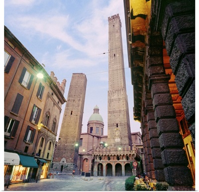 Italy, Emilia-Romagna, Bologna, Due Torri (two towers)