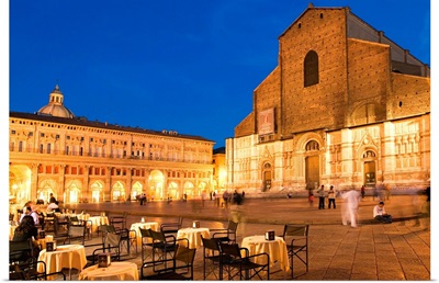 Italy, Emilia-Romagna, Bologna, Piazza Maggiore, San Petronio Cathedral