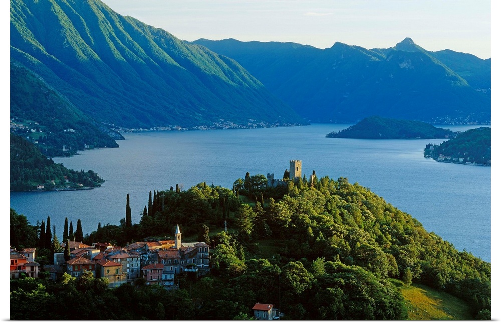 Italy, Lake Como, Varenna, view of lake