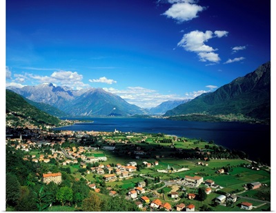 Italy, Lake Como, view towards lake