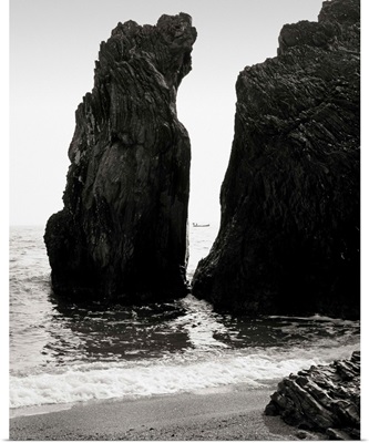 Italy, Liguria, Cinque Terre, Monterosso al Mare, rock formation on the beach