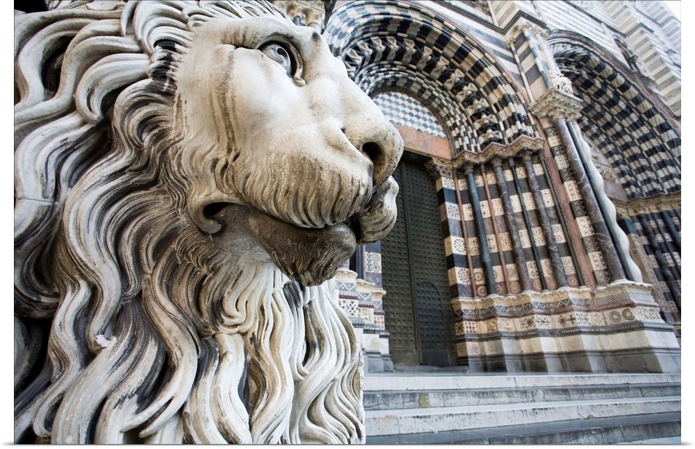 Italy, Liguria, Ligurian Riviera, Genova, San Lorenzo Cathedral, lion