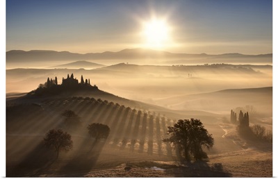 Italy, Orcia Valley, Famous Tuscan view with Podere Belvedere at sunrise
