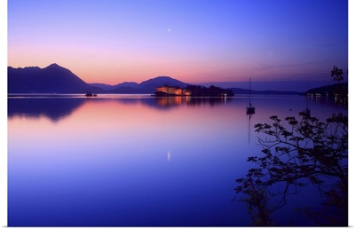Italy, Piedmont, Lake Maggiore, Borromean Islands, The Isola Bella at dawn