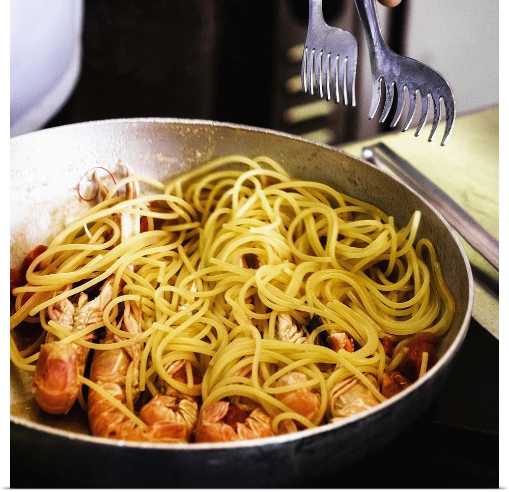 Italy, Preparation of the traditional spaghetti alla busara (pasta with scampi)