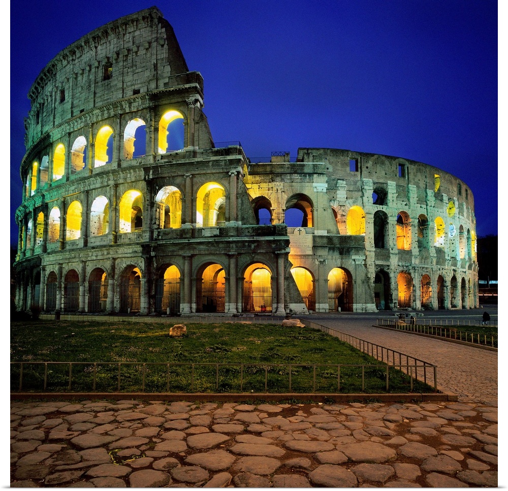 Italy, Italia, Latium, Lazio, Rome, Roma, Colosseum illuminated at night