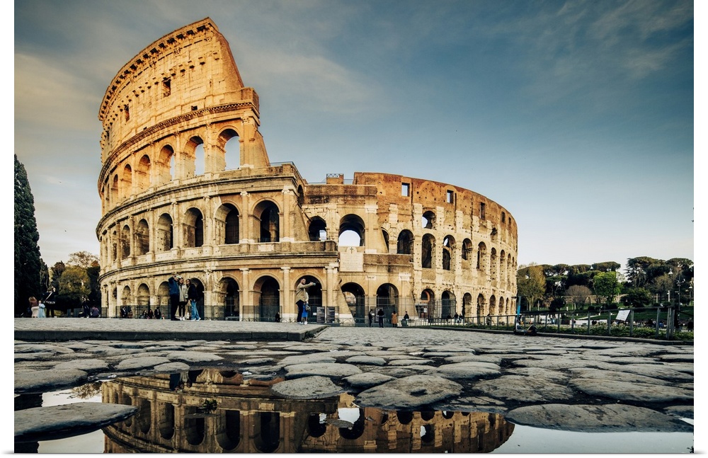 Italy, Rome, Seven Hills of Rome, Colosseum with reflection.