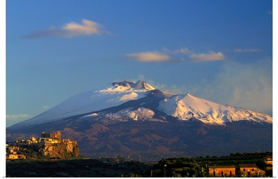 Italy, Sicily, Motta Santa Anastasia, Mount Etna in background