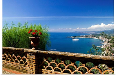 Italy, Sicily, Taormina, Villa Ducale and Naxos beach