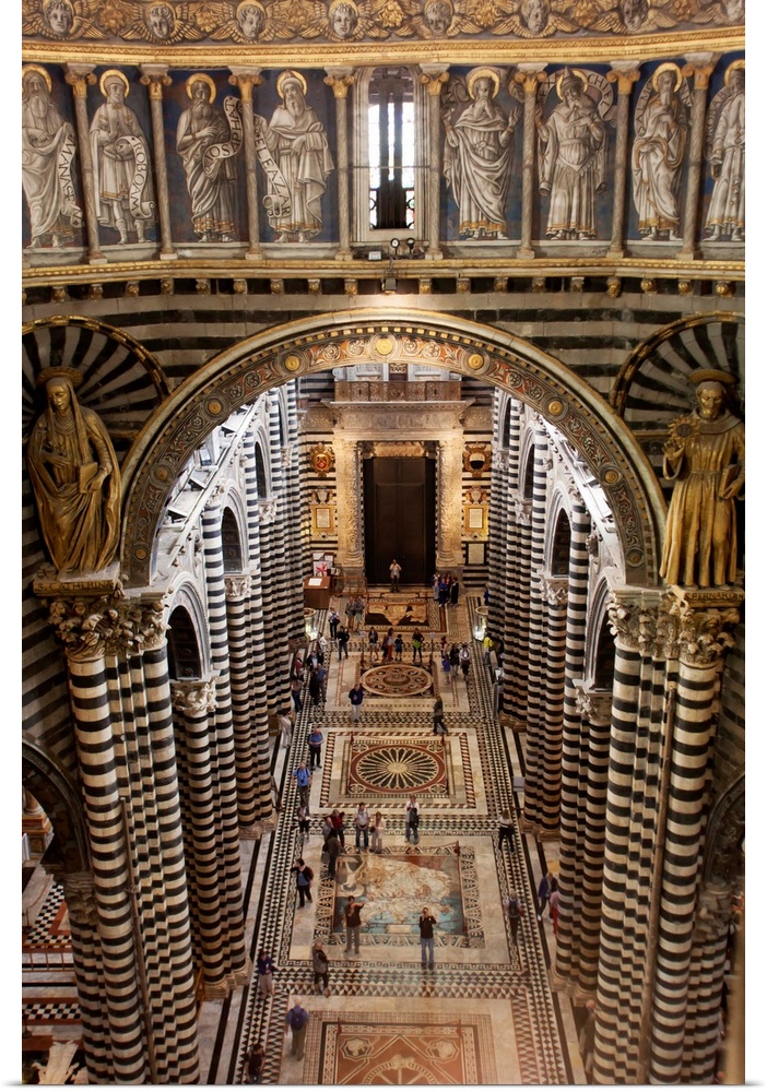 Italy, Tuscany, Siena district, Siena, Interior of Siena Cathedral.