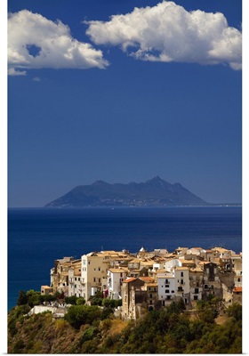 Italy, Sperlonga, View of the town with Circeo Mount in the background