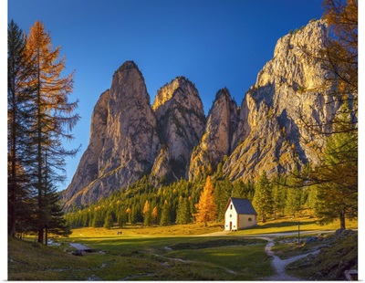 Italy, Sudtirol, Alps, Gardena Valley, Vallunga, Chapel Of San Silvestro, Piz Dai Schic