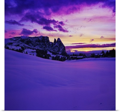 Italy, Trentino-Alto Adige, Alpe di Siusi, Sciliar at sunset