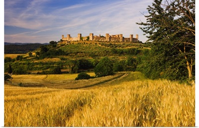 Italy, Tuscany, Chianti, View towards Monteriggioni, fortified medieval village