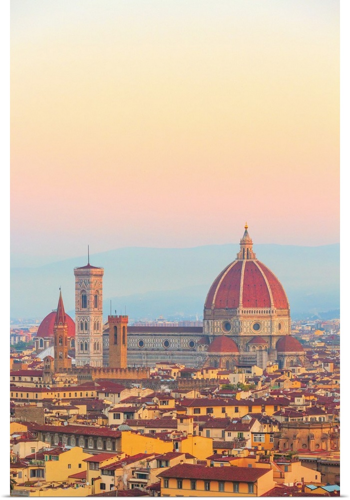Italy, Tuscany, Firenze district, Florence, Duomo Santa Maria del Fiore, Florence Cathedral at sunrise.