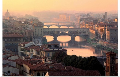 Italy, Tuscany, Florence, Ponte Vecchio, Arno river