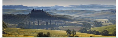 Italy, Tuscany, Orcia Valley, San Quirico d'Orcia, Casolare belvedere