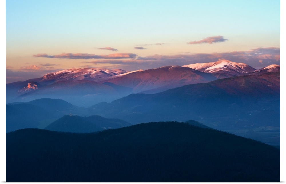 Italy, Umbria, Apennines, Terni district, Valnerina, View at sunset during the winter