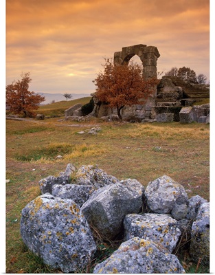 Italy, Umbria, Terni, The Roman ruins of Carsulae near Sangemini village