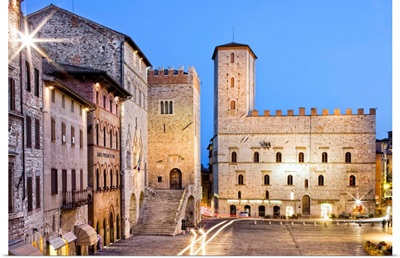 Italy, Umbria, Todi, Palazzo del Popolo and Palazzo del Capitano