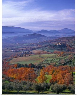 Italy, Umbria, Valle Tiberina, view towards the valley