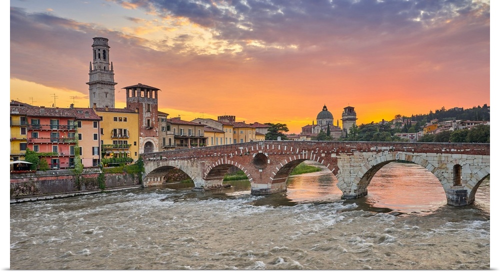 Italy, Veneto, Adige river, Verona district, Verona, Ponte Pietra