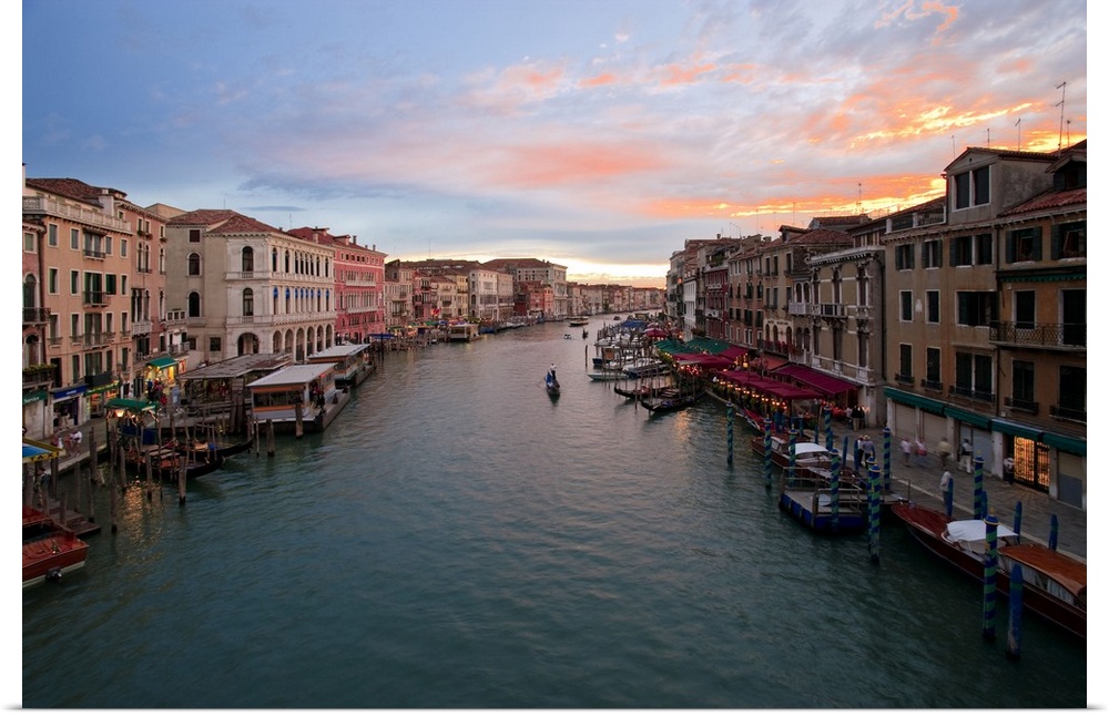 Italy, Veneto, Venice, Grand Canal, View of the sunset from the Rialto Bridge