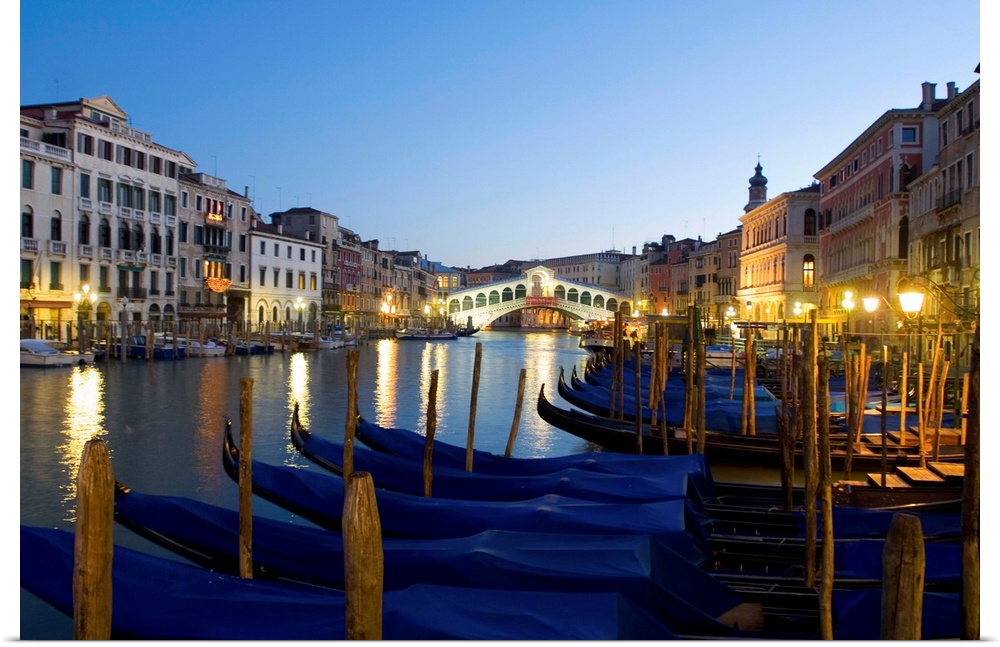 Italy, Italia, Veneto, Venetian Lagoon, Venice, Venezia, Canal Grande and Rialto Bridge