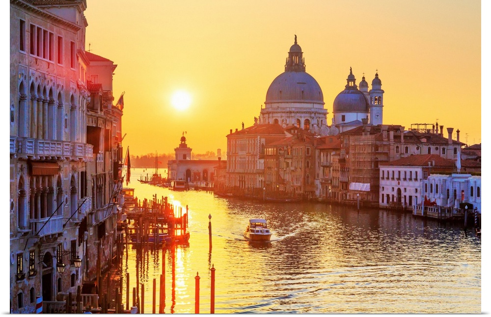 Italy, Veneto, Venetian Lagoon, Adriatic Coast, Venezia district, Venice, Grand Canal, Santa Maria della Salute and the Gr...