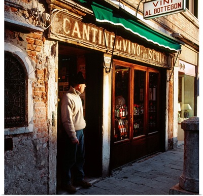 Italy, Venice, Ponte San Trovaso, Cantinone del Vino Gia Schiavi wine shop