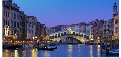 Italy, Venice, Rialto Bridge, Bridge across the Grand Canal