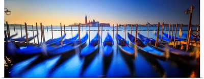 Italy, Venice, San Giorgio Maggiore, Gondolas And San Giorgio Maggiore At Sunrise