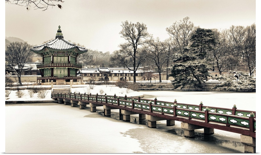 Korea, South Korea, Seoul, Seoul, Gyeongbokgung Imperial Palace, Hyangwonjeong Pavilion.