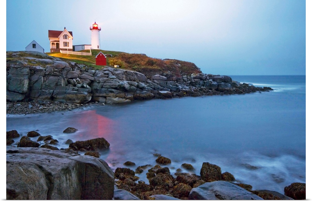 Maine, Cape Neddick, Atlantic ocean, York Beach, the lighthouse at dusk