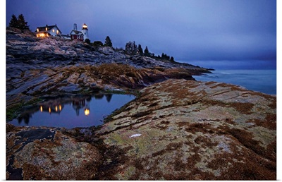 Maine, Pemaquid Point Lighthouse, Pemaquid Point, the lighthouse at dusk