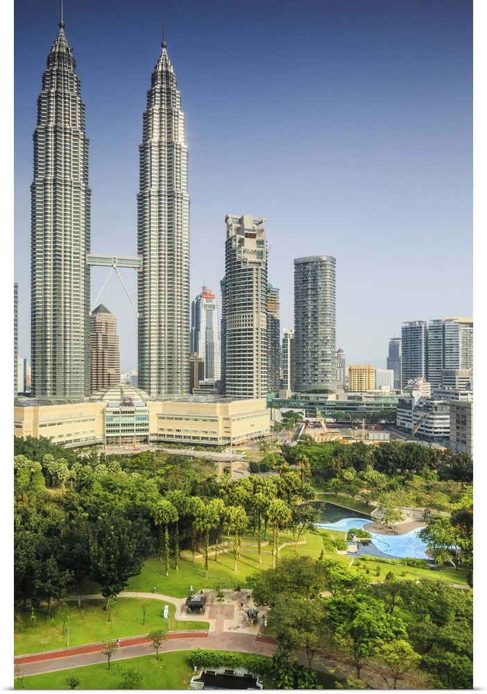 Malaysia, Selangor, Kuala Lumpur, Petronas Towers and KLCC Kuala Lumpur City Centre.