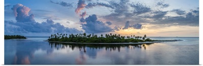 Maldives, Sunset, The Deserted Island Between Dhiyadhoo And Maarehaa, Hadhunmathee Atoll